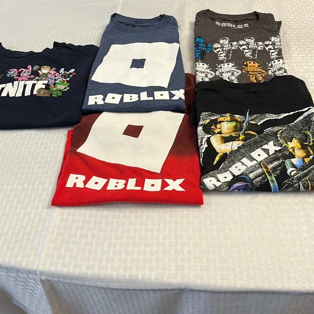 Bundle of 5 Boys T-Shirt, 4 Roblox and 1 Fortnite Short Sleeve T-shirts Size 8 - Picture 1 of 7
